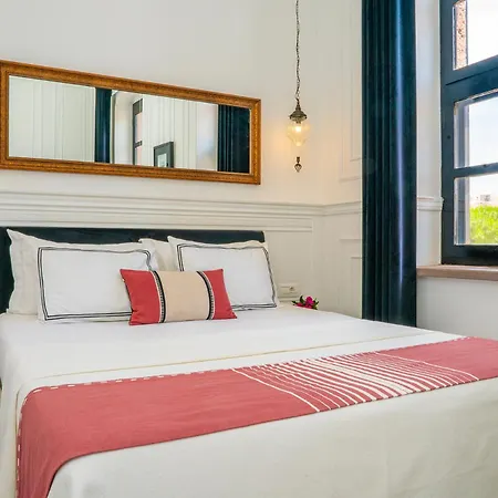 Siyah Lale Cunda 1841 (adults Only) 2*