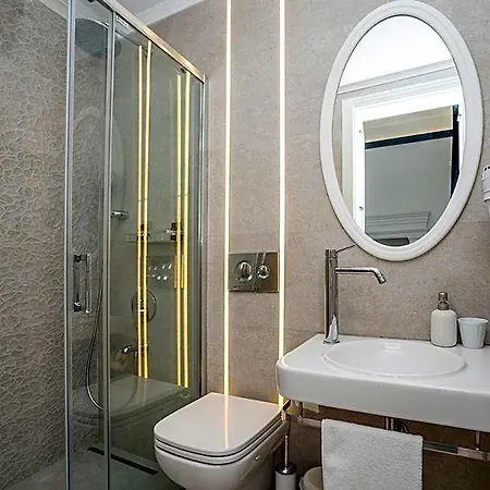 Siyah Lale 1841 (adults Only)